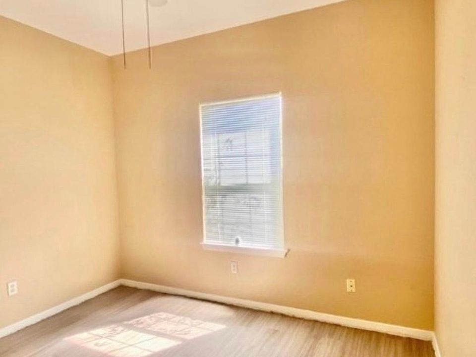 1st image of 903 Quartz Ct #C