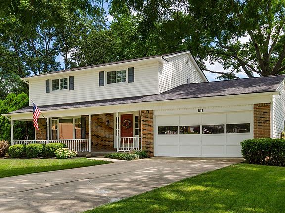 3rd image of 611 Fawndale Pl