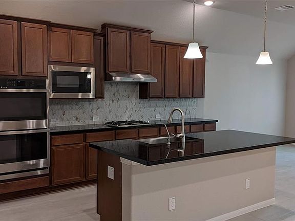 5th image of 607 Huisache Grove Ln