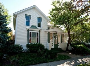 319 S Cook St, Barrington, IL 60010