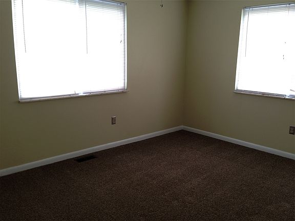 4th image of 3000 E Dorothy Ln APT 2