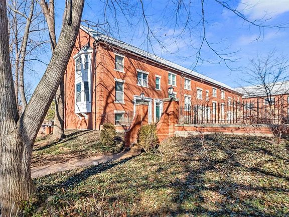 4th image of 4375 Laclede Ave APT A