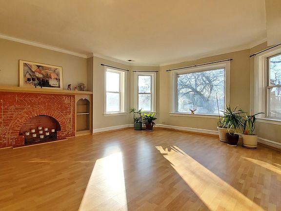 4th image of 4629 N Avers Ave #2