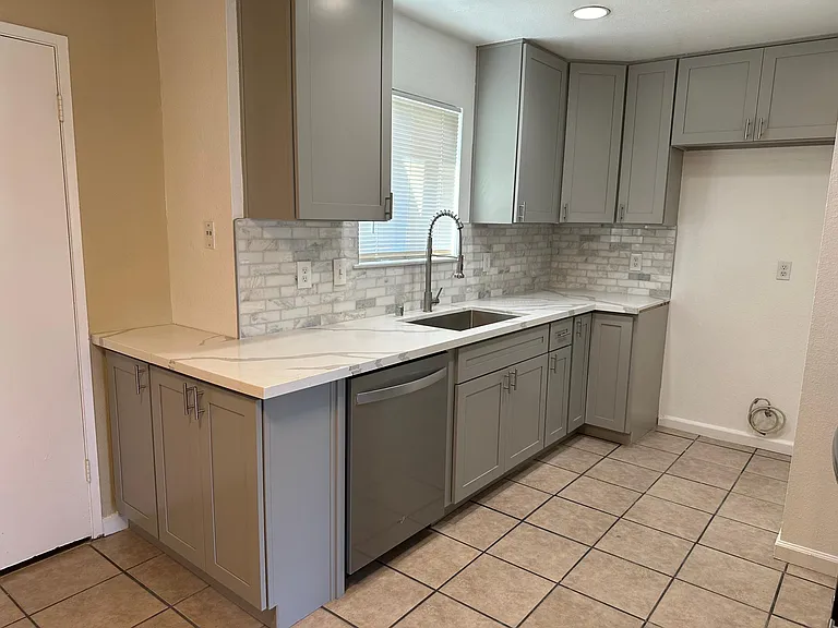 New kitchen with granite countertops
