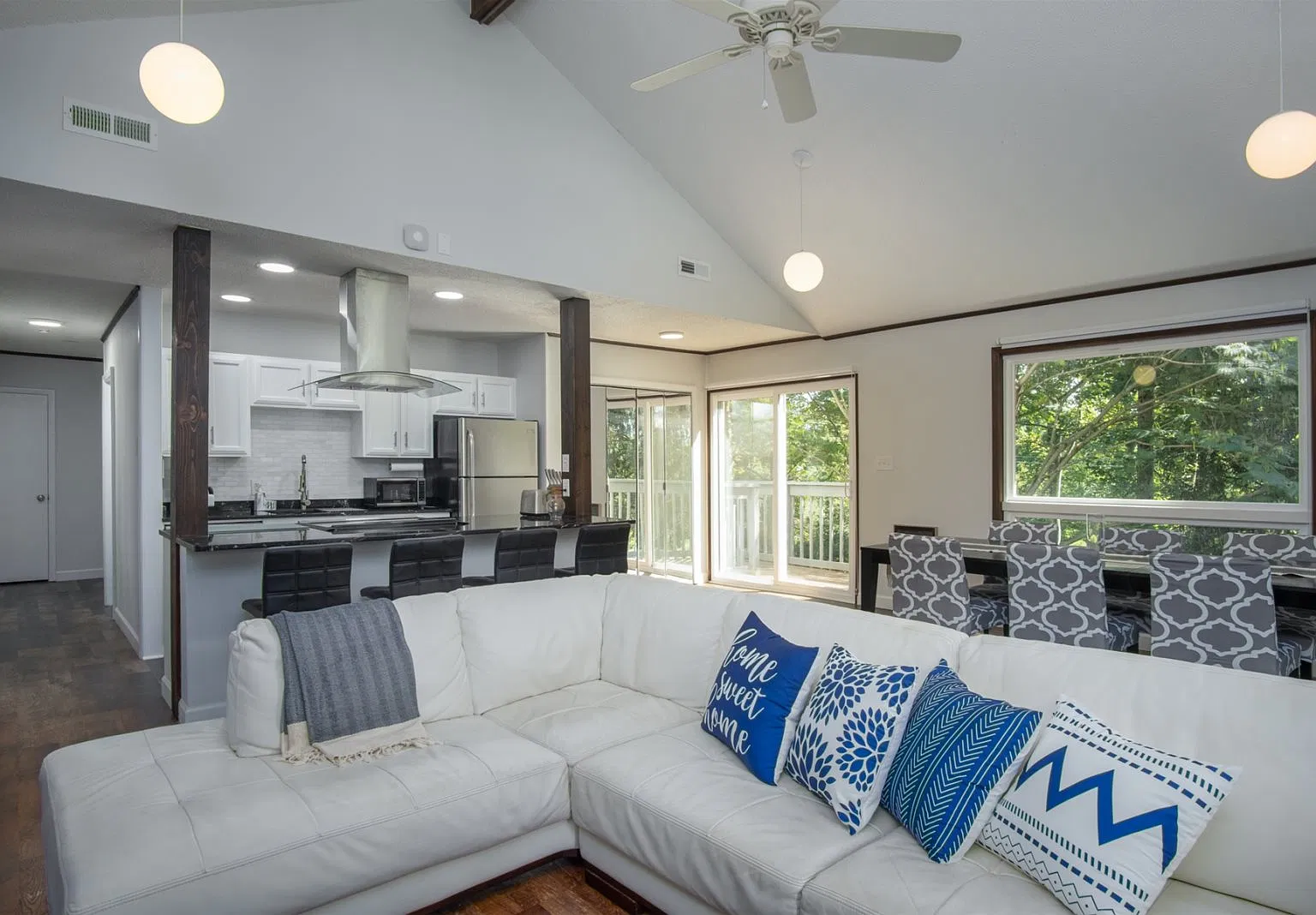 3 bed, 1645 sqft, $2,500 — Photo 2