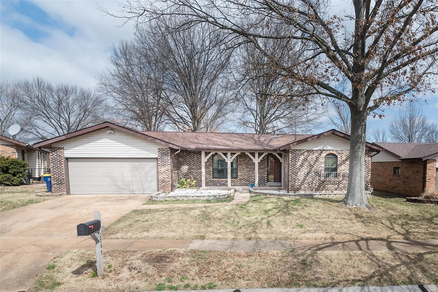 2747 Queen Bee Ln photo 1