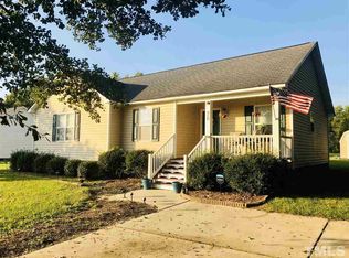 38 Pebblestone Ct, Willow Spring, NC 27592