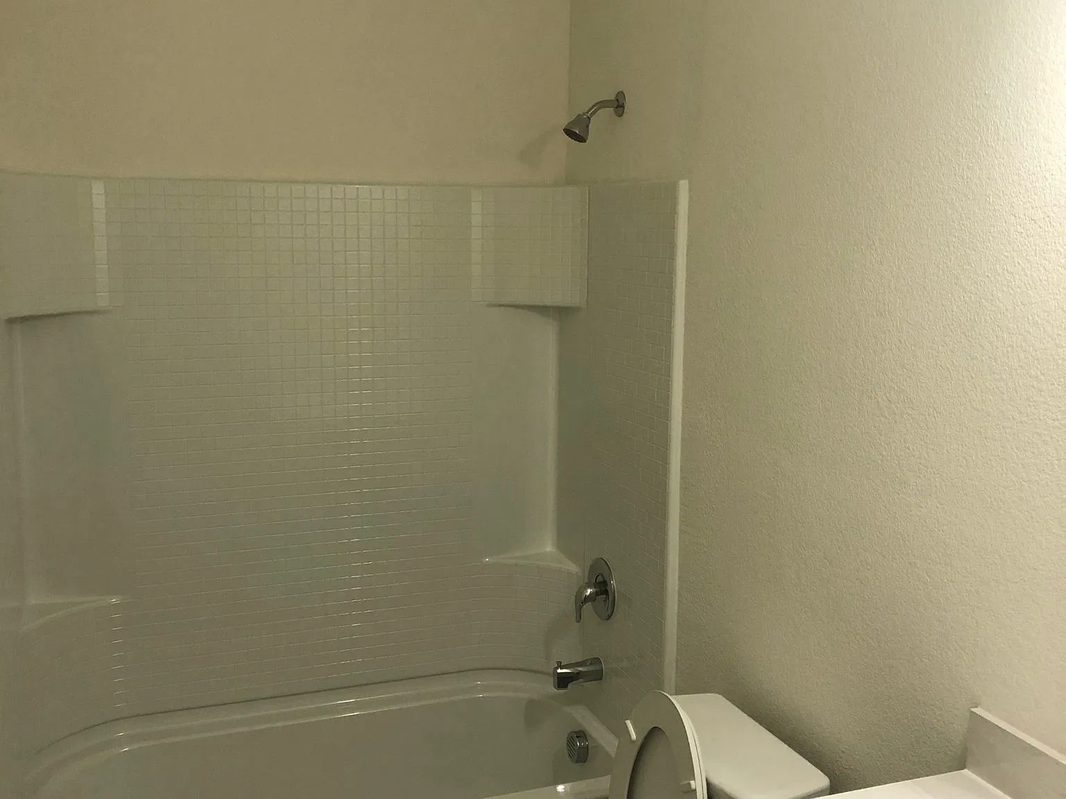 4 bed, 2260 sqft, $2,400 — Photo 3