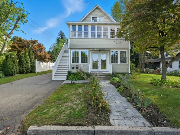 34 Briggs St, Easthampton, MA 01027