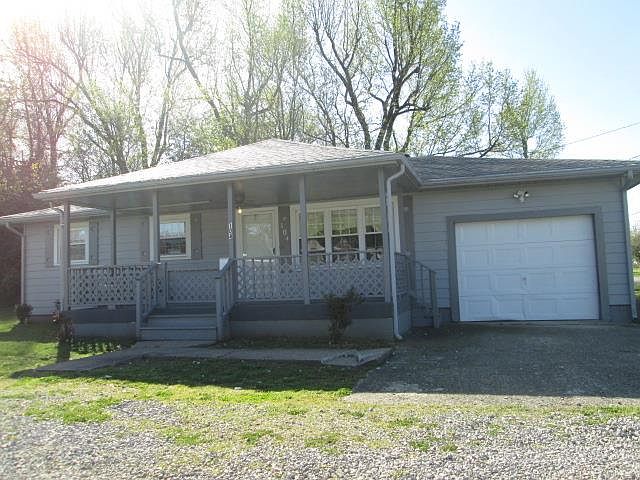 1st image of 104 W Farren Ave