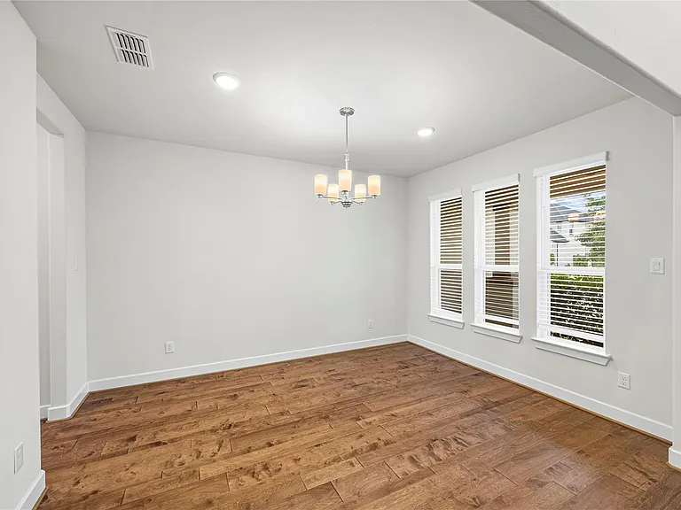 4627 Clear Creek Dr — Photo 3