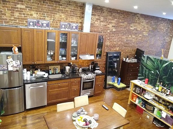 3rd image of 89 Greenpoint Ave
