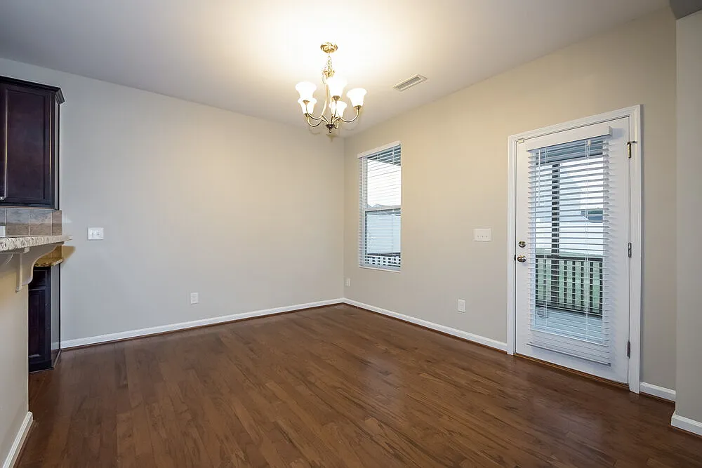 3 bed, 2.5 bath, 2013 sqft, $3,120 — Photo 3