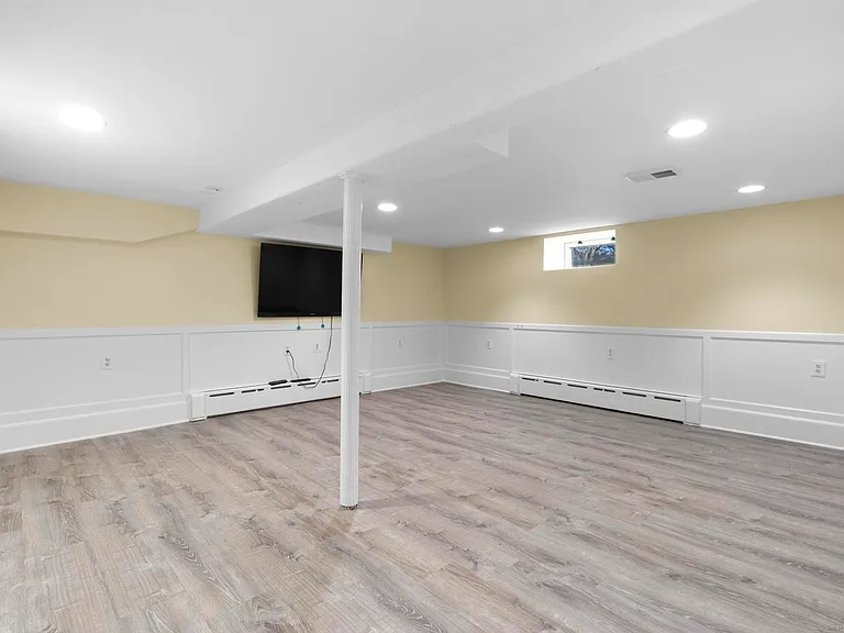 447 Reef Rd — Photo 24