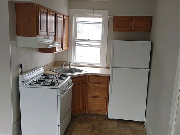 2nd image of 1606 E 12th St #1/2