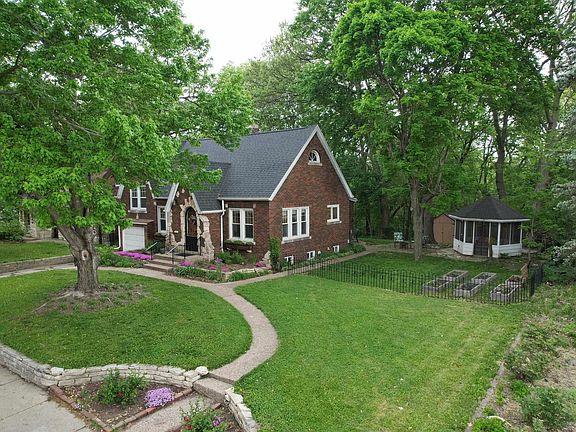 3rd image of 2637 W Moss Ave