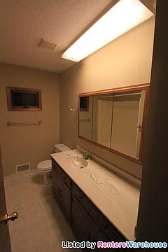4204 Victoria St N — Photo 11