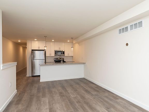 3rd image of 1500 N Randolph St #13A