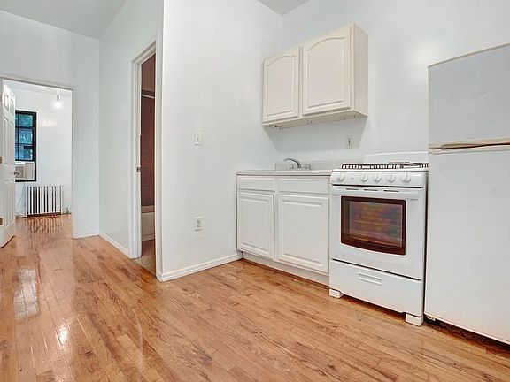 4th image of 95 N 7th St APT 1R