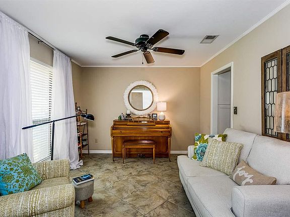 3rd image of 2782 Great Oaks Ln