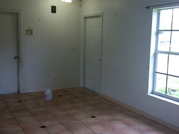 5th image of 437 SW Meadow Ter