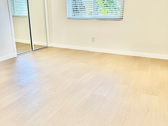 4th image of 5008 Hazeltine Ave APT 18