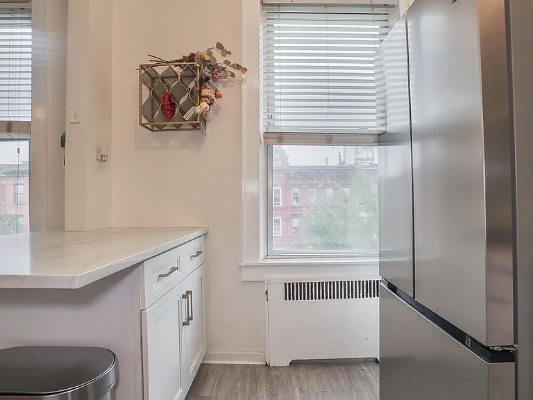 740 Washington St #6 — Photo 6