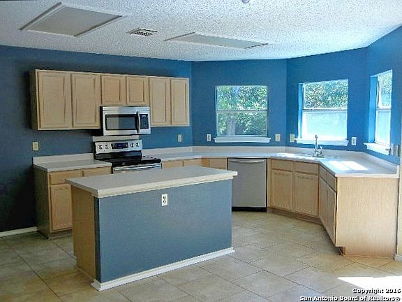 4th image of 4803 Roxton Ave