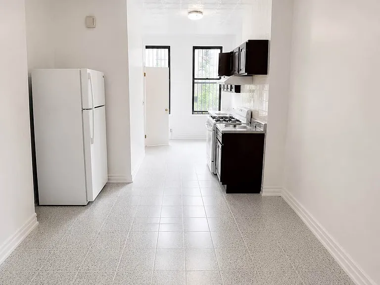 416 Stanhope St #1R — Photo 1