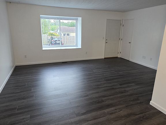 4th image of 1832 Hewitt Ave