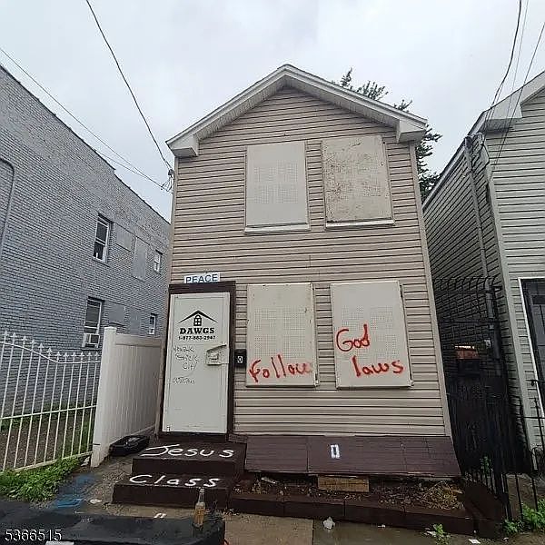 1st image of 471 S 16th St