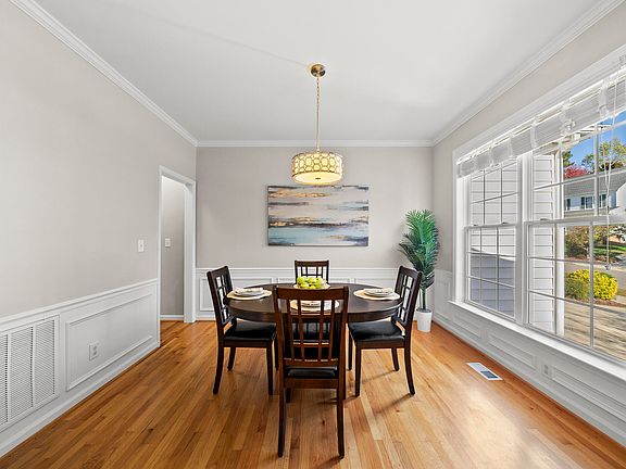5th image of 2411 Colony Woods Dr