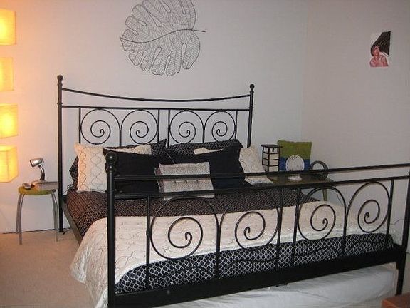 Bedroom - Extra Large (king size bed shown)