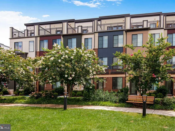 14516 Lake Vista Dr, Chantilly, VA 20151