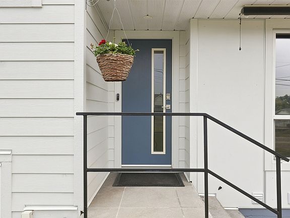 4th image of 713 Singh St