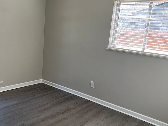 3rd image of 1619 Anita St