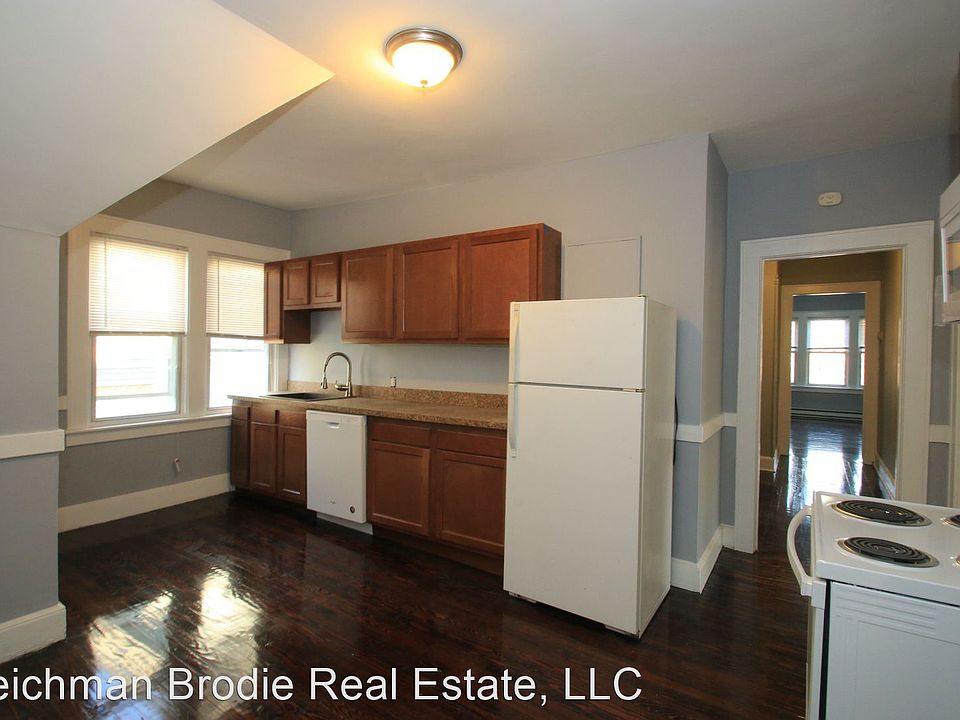 1st image of 530 Howard Ave Floor 3