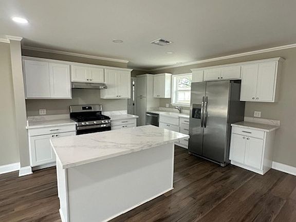 4th image of 406 Julia St