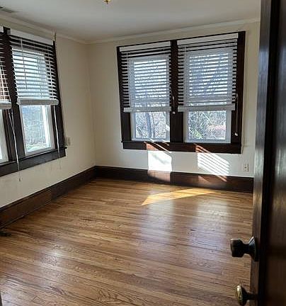 3rd image of 891 Haywood Rd APT 4