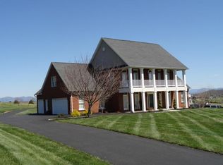 147 Walnut Manor Dr, Fincastle, VA 24090