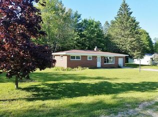 2562 Pinewoods Circle Rd, Cheboygan, MI 49721