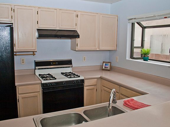 5th image of 3038 W Country Hill Dr