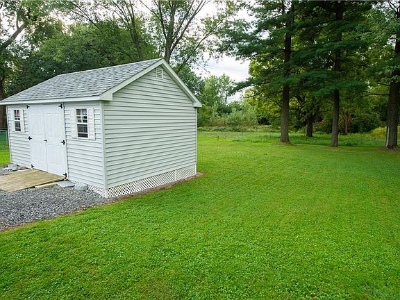 4th image of 319 Garden City Dr