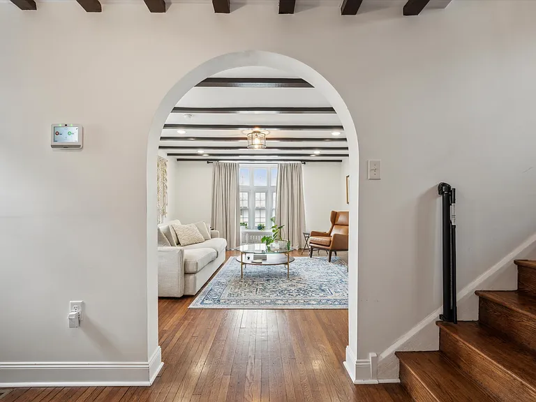 504 Gainsboro Rd — Photo 8