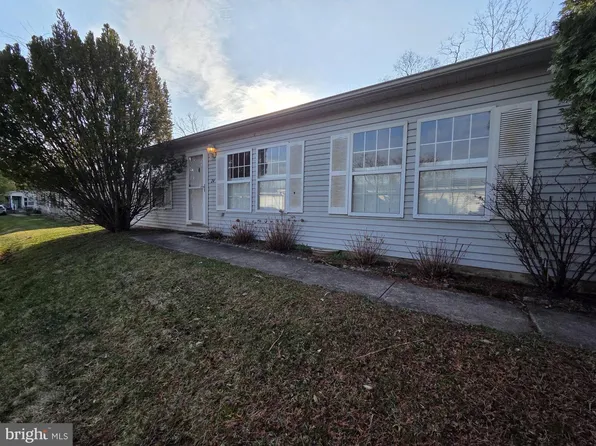 24 Shagbark Ct E, Harleysville, PA 19438