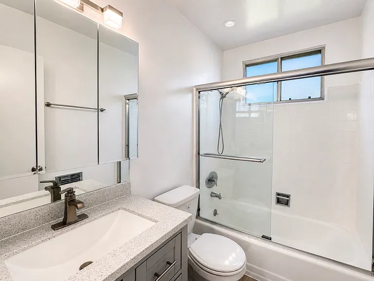 11818 Gateway Blvd #3 — Photo 34