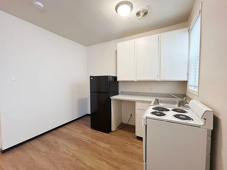 Ludlow Apartments — Photo 24