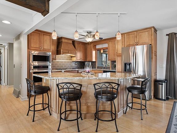 5th image of 906 E Streamwood Blvd
