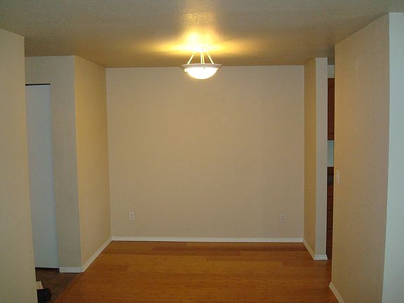 5th image of 19230 Forest Park Dr NE