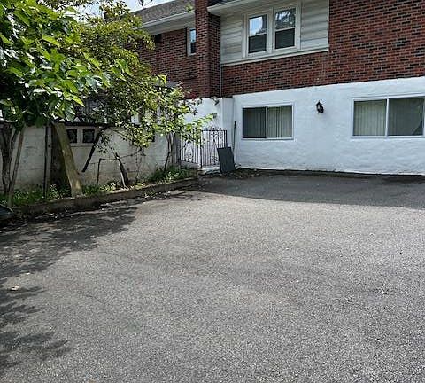 3rd image of 596 River Rd